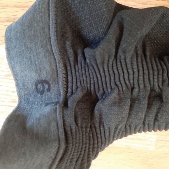 Lululemon Womens Black Crop Leggings  Black sz 6 - Picture 9 of 10